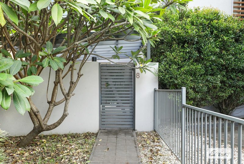 Photo - 8/16-18 Strathearn Avenue, Wollongong NSW 2500 - Image 2