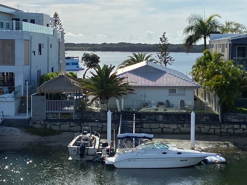 Photo - 8/17-19 Canal Avenue, Runaway Bay QLD 4216 - Image 7