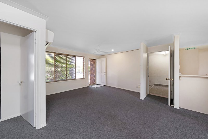 Photo - 8/17 Meyenberg Court, Norman Gardens QLD 4701 - Image 4