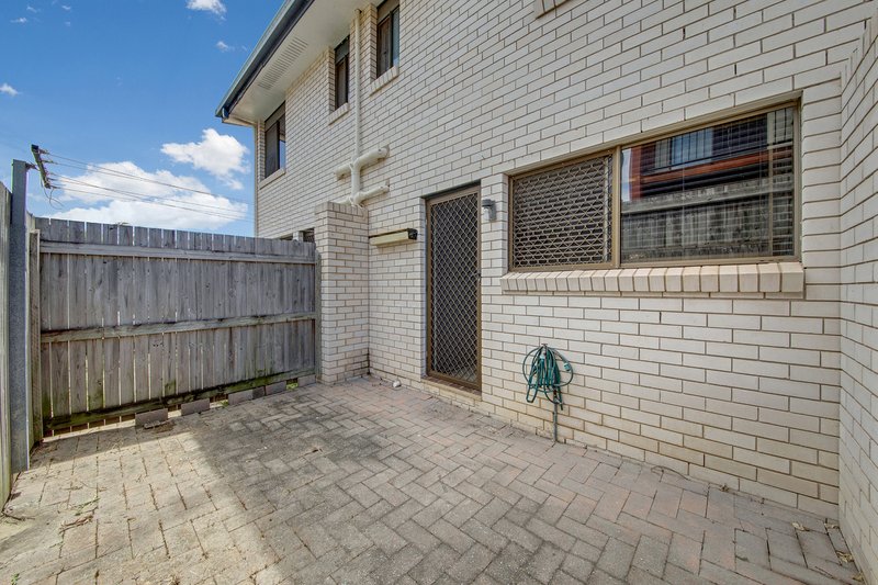 Photo - 8/17 Roberts Street, South Gladstone QLD 4680 - Image 6