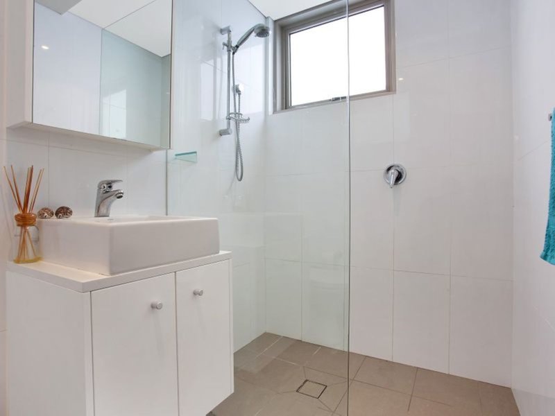 Photo - 8/17 Surfview Road, Mona Vale NSW 2103 - Image 6