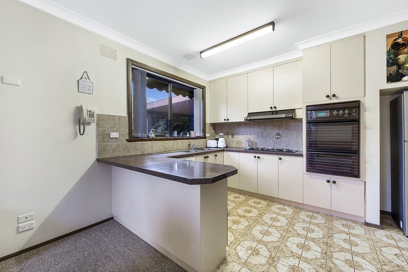 Photo - 817 Waverley Road, Glen Waverley VIC 3150 - Image 3