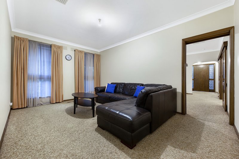 Photo - 817 Waverley Road, Glen Waverley VIC 3150 - Image 4