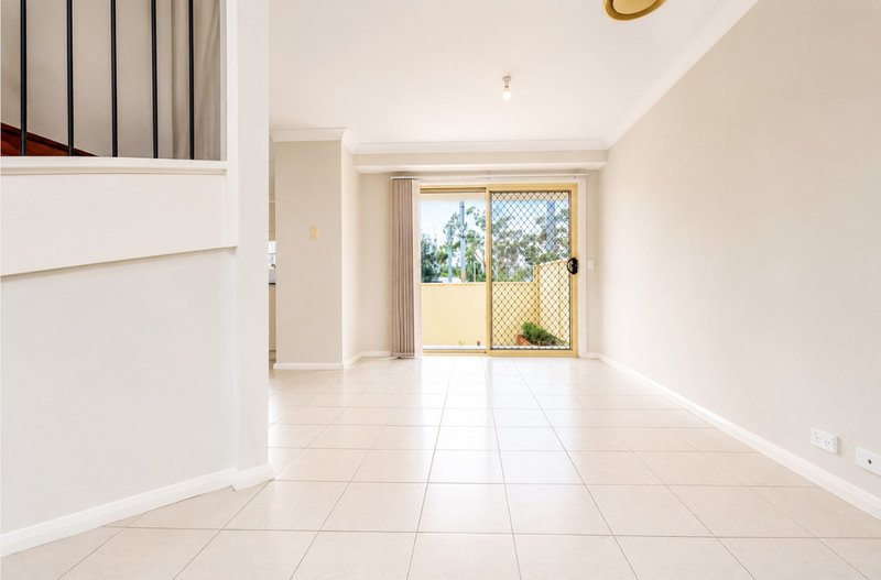 Photo - 8/173 Targo Road, Girraween NSW 2145 - Image 4