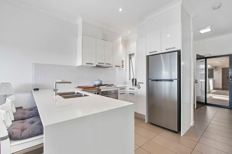 Photo - 8/18 Barton Road, Hawthorne QLD 4171 - Image 4