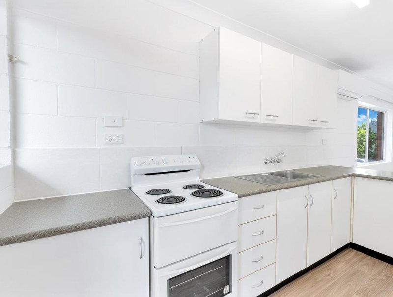 Photo - 8/18 Curtin Street, Westcourt QLD 4870 - Image 4