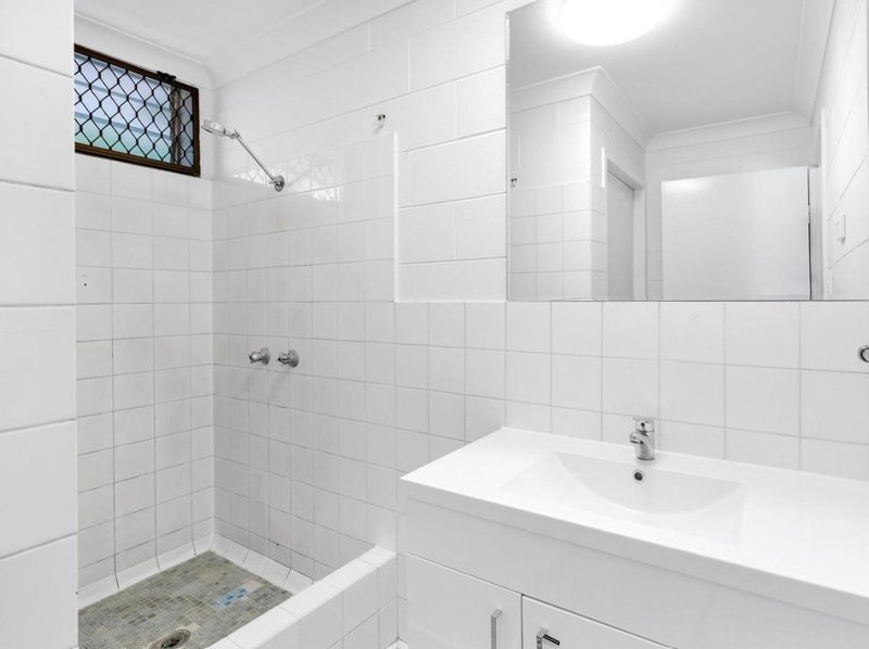 Photo - 8/18 Curtin Street, Westcourt QLD 4870 - Image 7