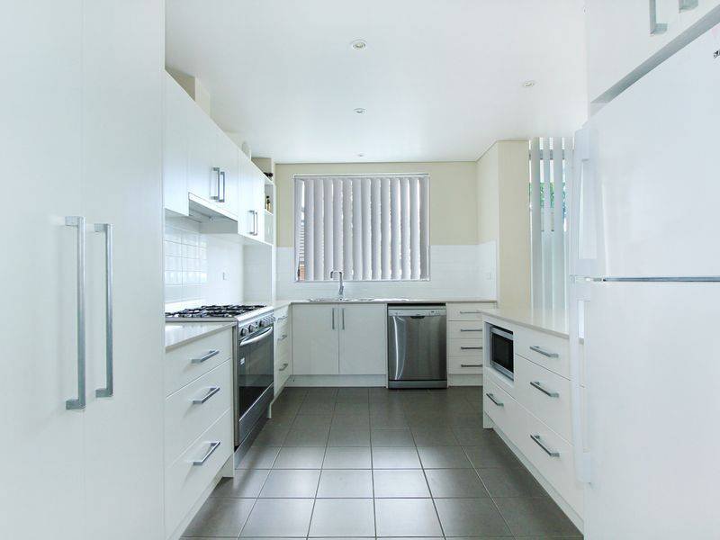 Photo - 8/18 Edward Street, Wollongong NSW 2500 - Image 3