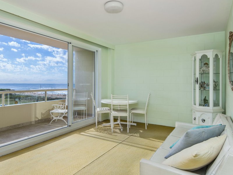 Photo - 8/18 Surfview Road, Mona Vale NSW 2103 - Image 3