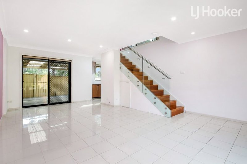 Photo - 8/19 Shortland Avenue, Lurnea NSW 2170 - Image 3