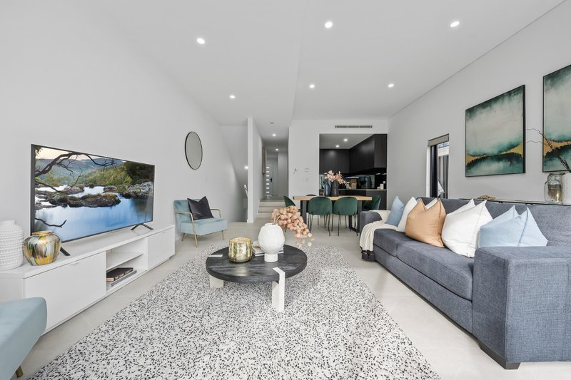 Photo - 8/2-8 Bando Road, Girraween NSW 2145 - Image 1