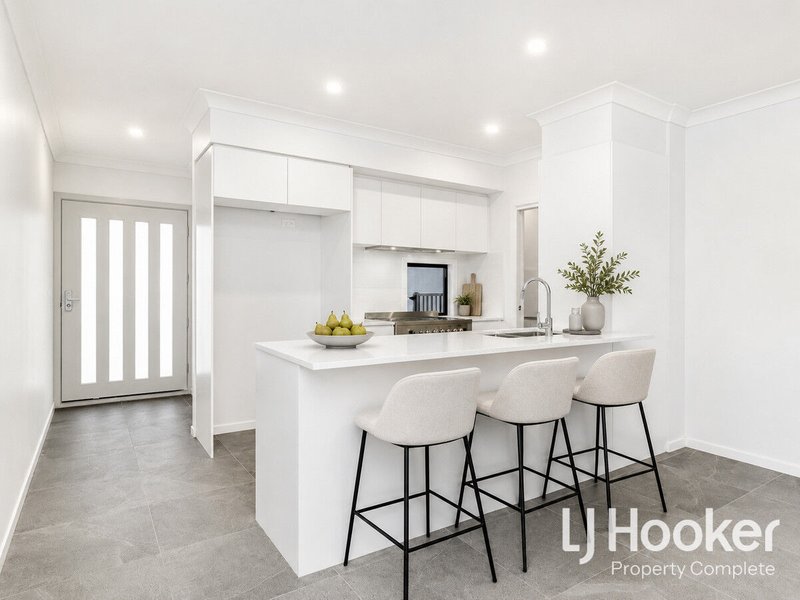 Photo - 8/2-8 Yarrabilba Drive, Yarrabilba QLD 4207 - Image 3