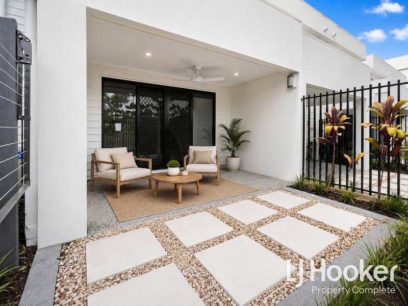 Photo - 8/2-8 Yarrabilba Drive, Yarrabilba QLD 4207 - Image 4
