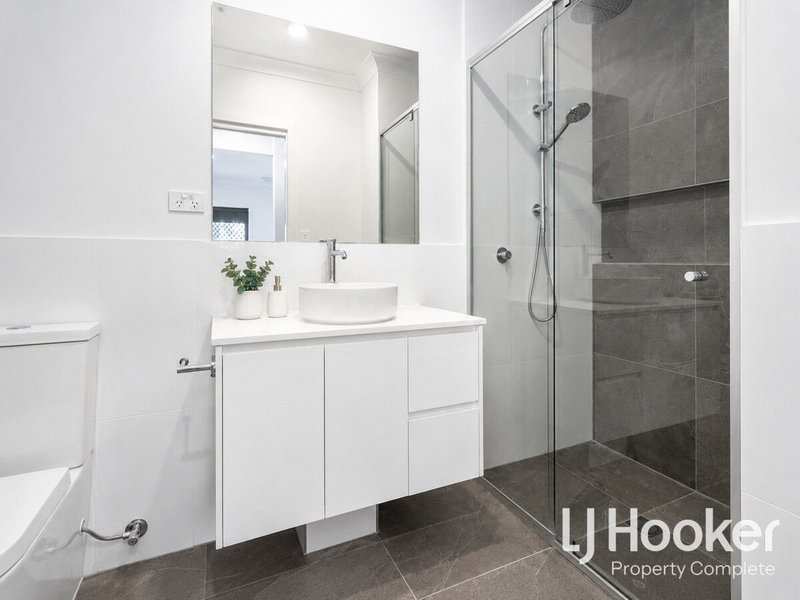 Photo - 8/2-8 Yarrabilba Drive, Yarrabilba QLD 4207 - Image 9