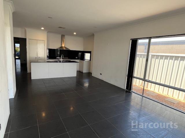 Photo - 82 Adelong Avenue, Golden Bay WA 6174 - Image 3