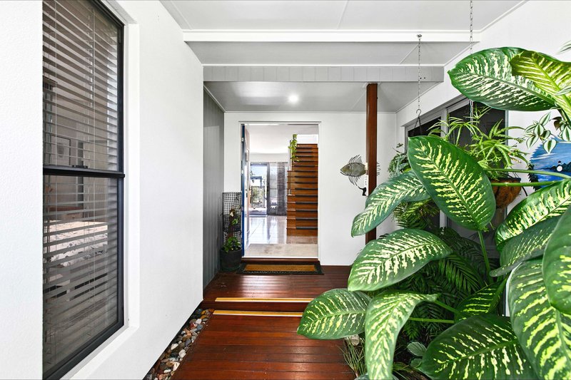 Photo - 82 Beach Drive, Burrum Heads QLD 4659 - Image 5