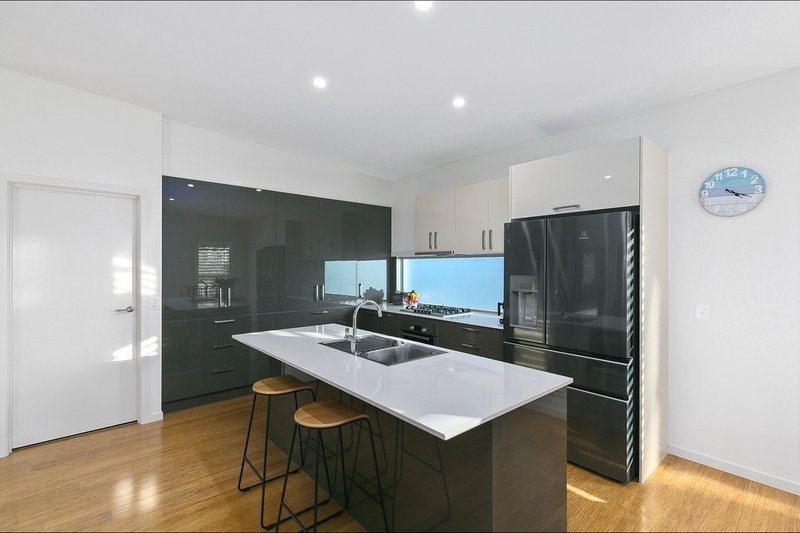Photo - 82 Beach Drive, Burrum Heads QLD 4659 - Image 6