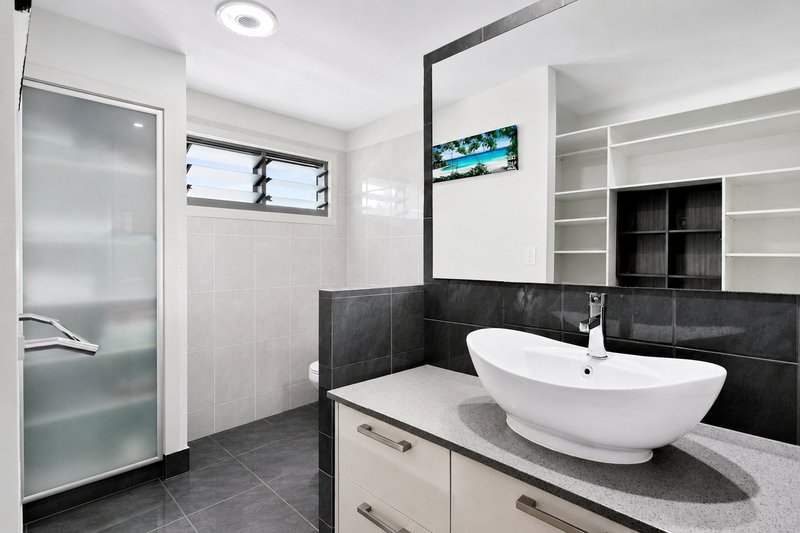 Photo - 82 Beach Drive, Burrum Heads QLD 4659 - Image 11