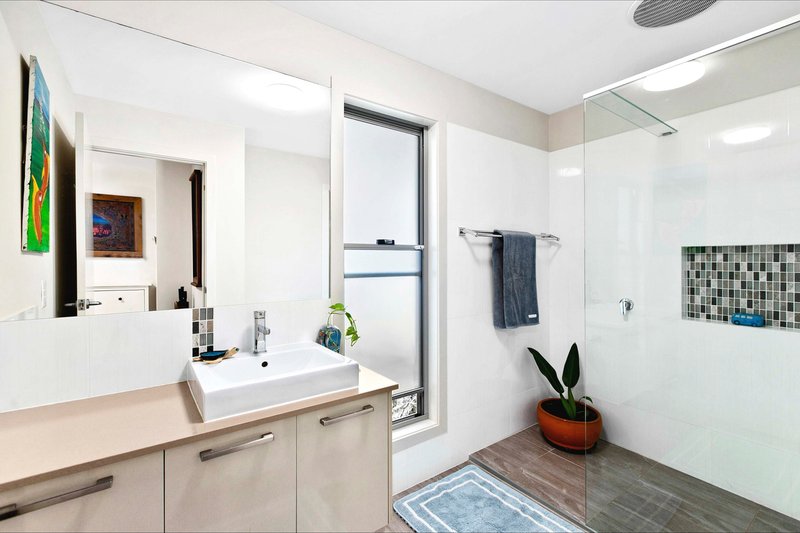Photo - 82 Beach Drive, Burrum Heads QLD 4659 - Image 15