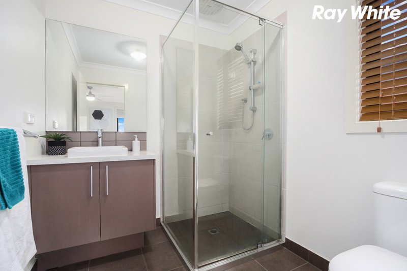 Photo - 82 Belmont Crescent, Pakenham VIC 3810 - Image 3