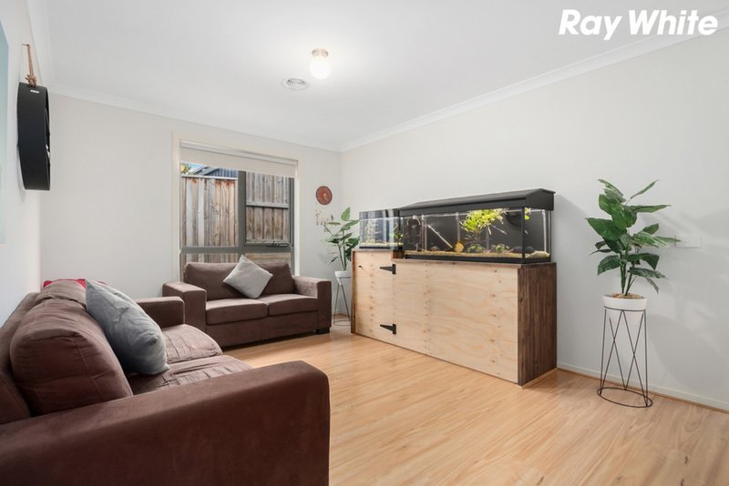 Photo - 82 Belmont Crescent, Pakenham VIC 3810 - Image 4