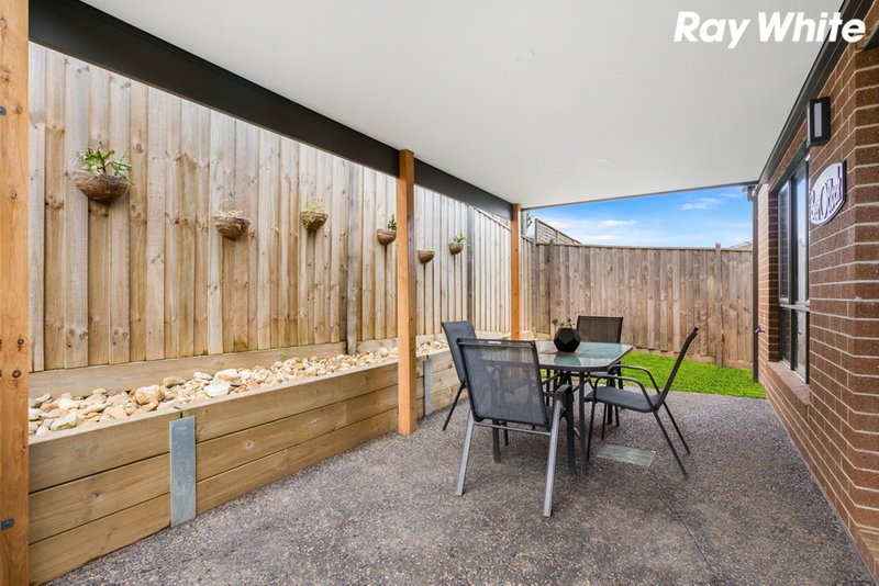 Photo - 82 Belmont Crescent, Pakenham VIC 3810 - Image 12