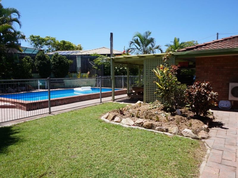 Photo - 82 Booth Ave , Tannum Sands QLD 4680 - Image 7