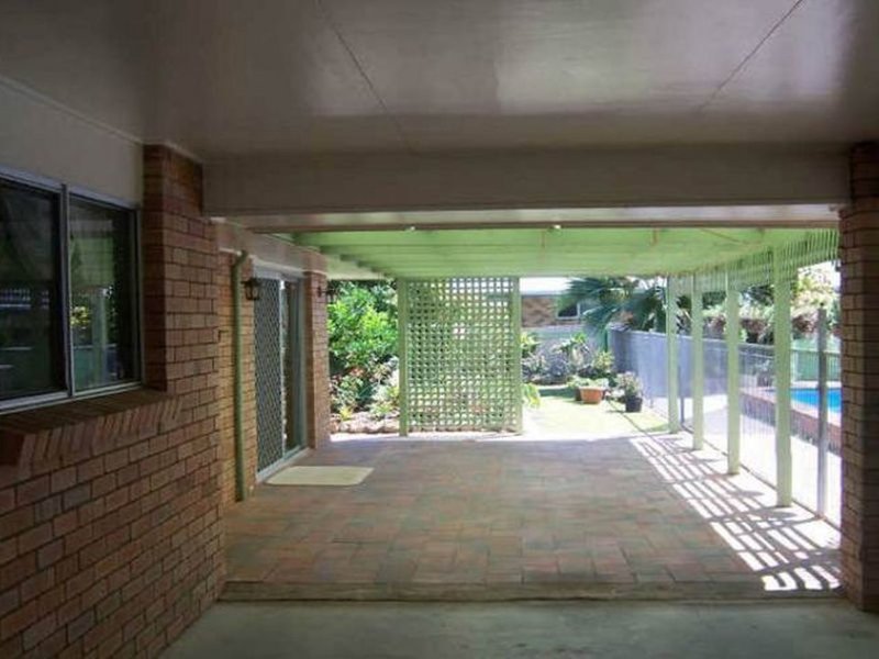 Photo - 82 Booth Ave , Tannum Sands QLD 4680 - Image 8