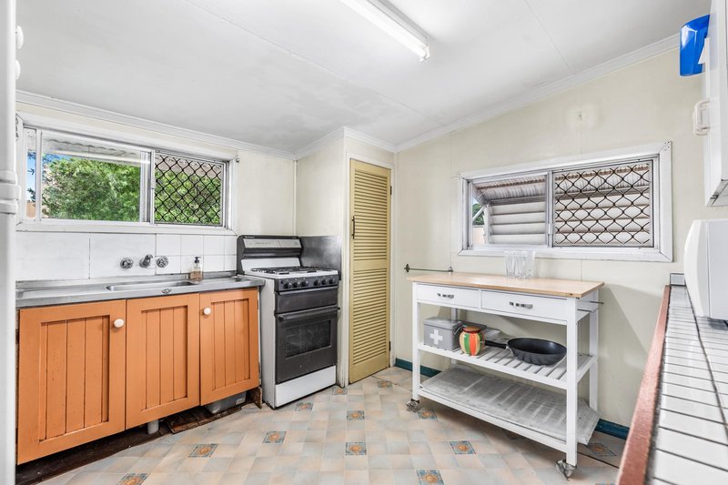 Photo - 82 Bride Street, Wynnum QLD 4178 - Image 3