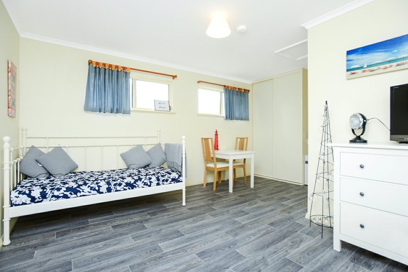 Photo - 82 Crozier Rd , Victor Harbor SA 5211 - Image 16