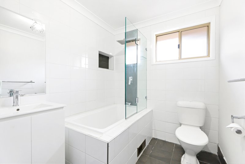 Photo - 82 Gilmore Close, Glenmore Park NSW 2745 - Image 8