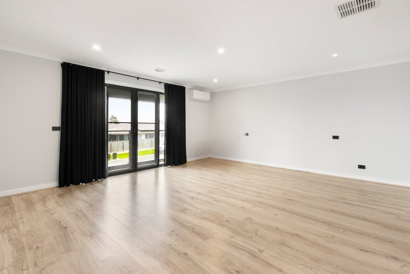 Photo - 82 Golf Links Drive, Beveridge VIC 3753 - Image 5