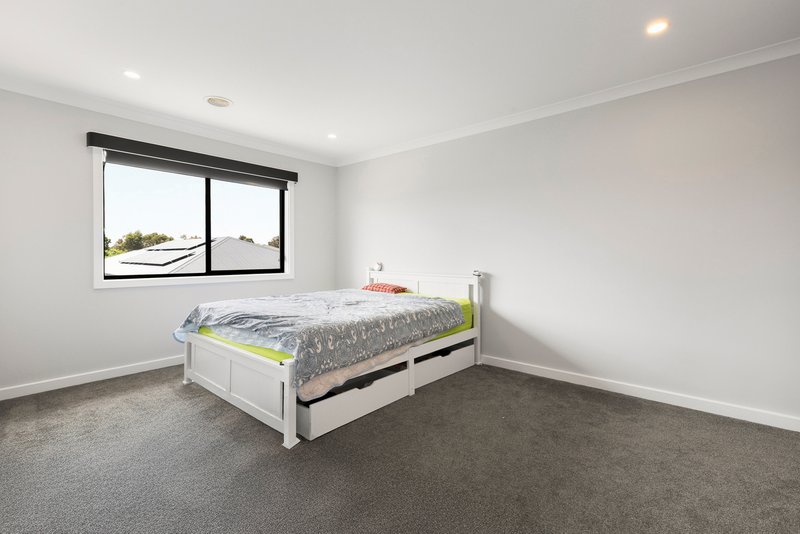 Photo - 82 Golf Links Drive, Beveridge VIC 3753 - Image 9