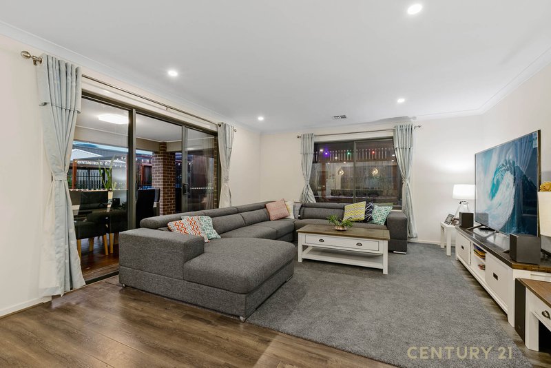 Photo - 82 Grandvue Boulevard, Pakenham VIC 3810 - Image 9