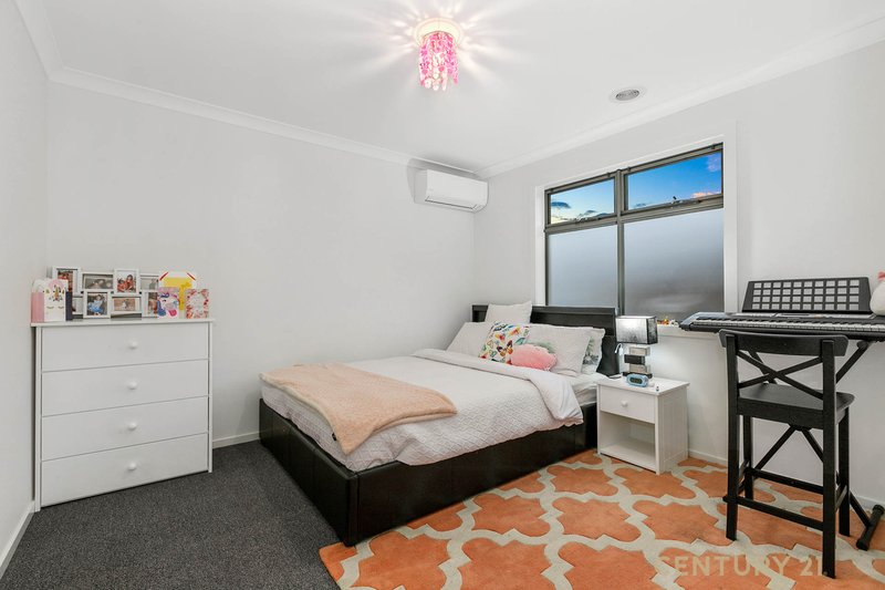 Photo - 82 Grandvue Boulevard, Pakenham VIC 3810 - Image 16