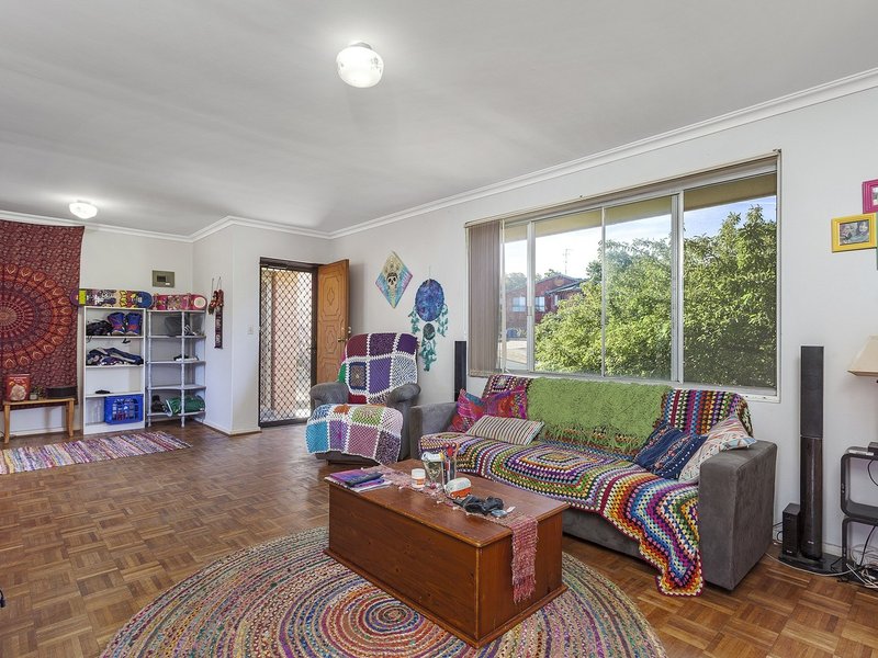 Photo - 82 Hawker Street, Torrens ACT 2607 - Image 2