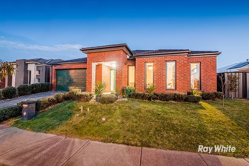 82 Heather Grove, Clyde North VIC 3978