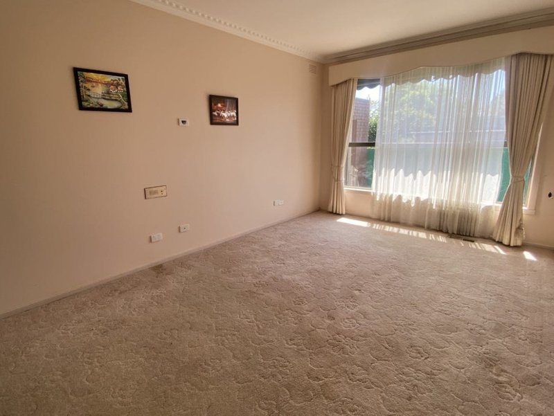 Photo - 82 Hothlyn Drive, Craigieburn VIC 3064 - Image 10