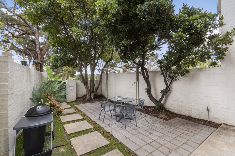 Photo - 8/2 Lambrigg Street, Farrer ACT 2607 - Image 8