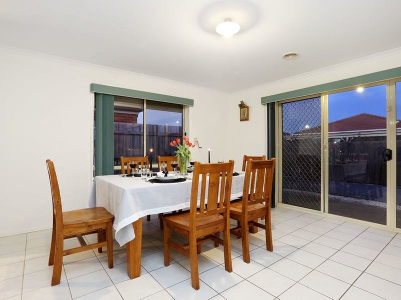 Photo - 82 Latham Street, Werribee VIC 3030 - Image 7