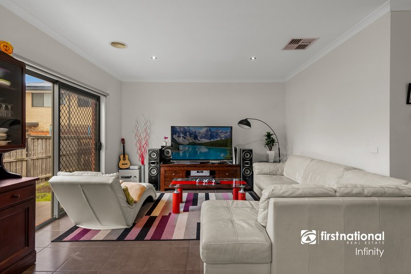 Photo - 82 Middleton Drive, Point Cook VIC 3030 - Image 4