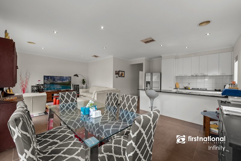 Photo - 82 Middleton Drive, Point Cook VIC 3030 - Image 6