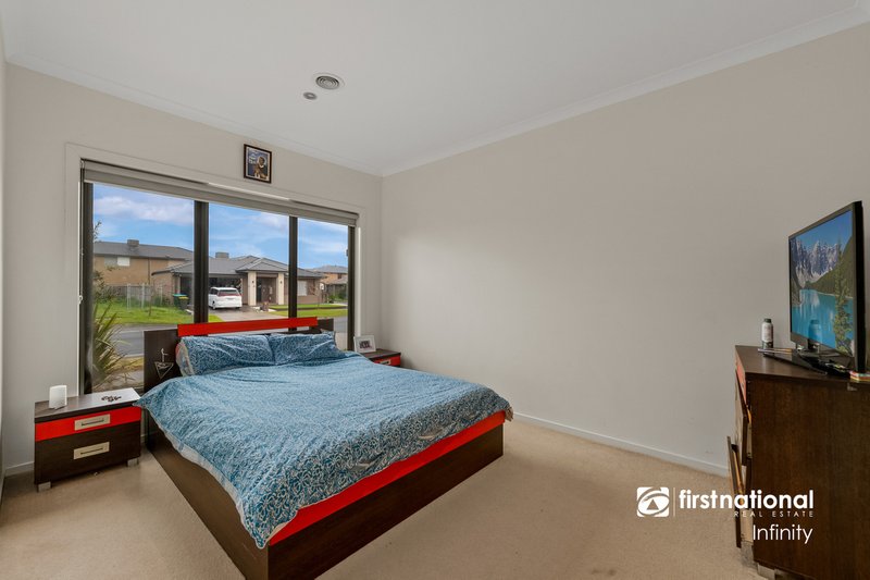 Photo - 82 Middleton Drive, Point Cook VIC 3030 - Image 8