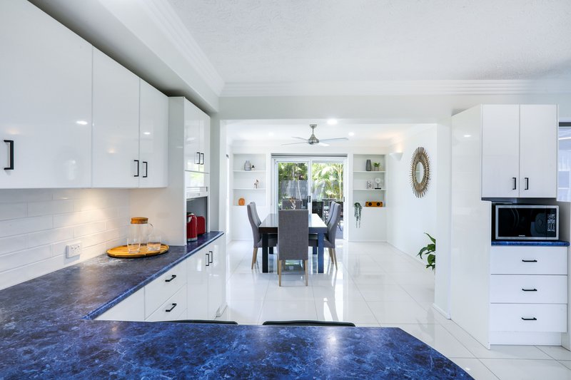 Photo - 82 Monaco Street, Broadbeach Waters QLD 4218 - Image 13