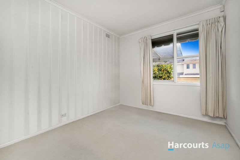 Photo - 82 Oakwood Avenue, Noble Park North VIC 3174 - Image 5