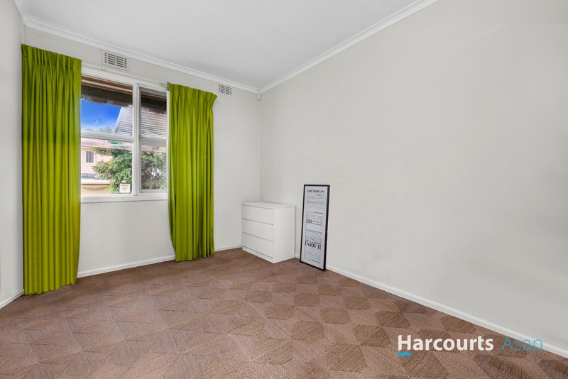 Photo - 82 Oakwood Avenue, Noble Park North VIC 3174 - Image 7