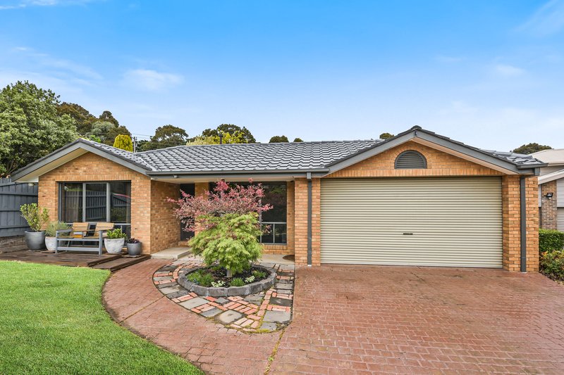 Photo - 82 Quarry Hills Drive, Berwick VIC 3806 - Image 2