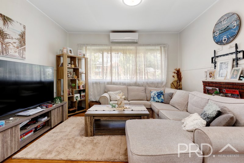 Photo - 82 Russell Street, Tumut NSW 2720 - Image 2