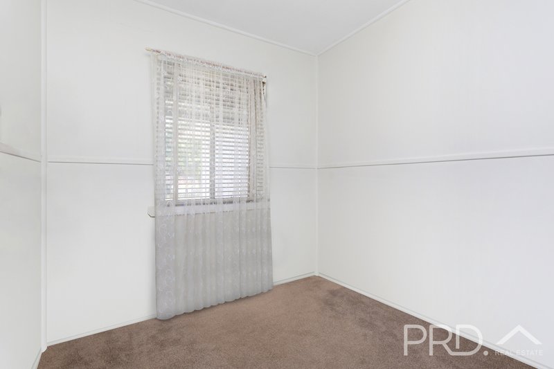 Photo - 82 Russell Street, Tumut NSW 2720 - Image 7