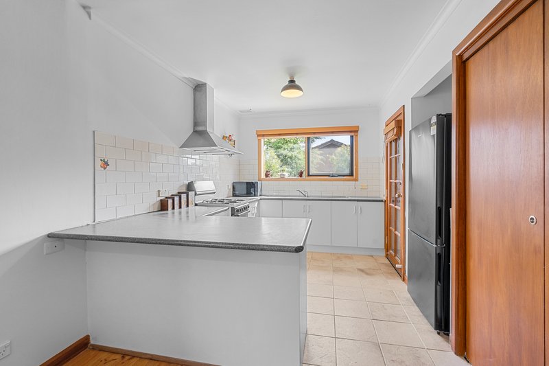 Photo - 82 Scott Grove, Kingsbury VIC 3083 - Image 3